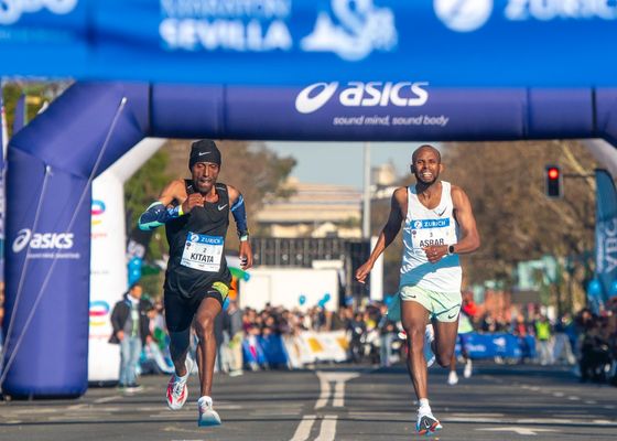El Maratón de Sevilla vuelve a ser sinónimo de velocidad con un inesperado récord en categoría femenina