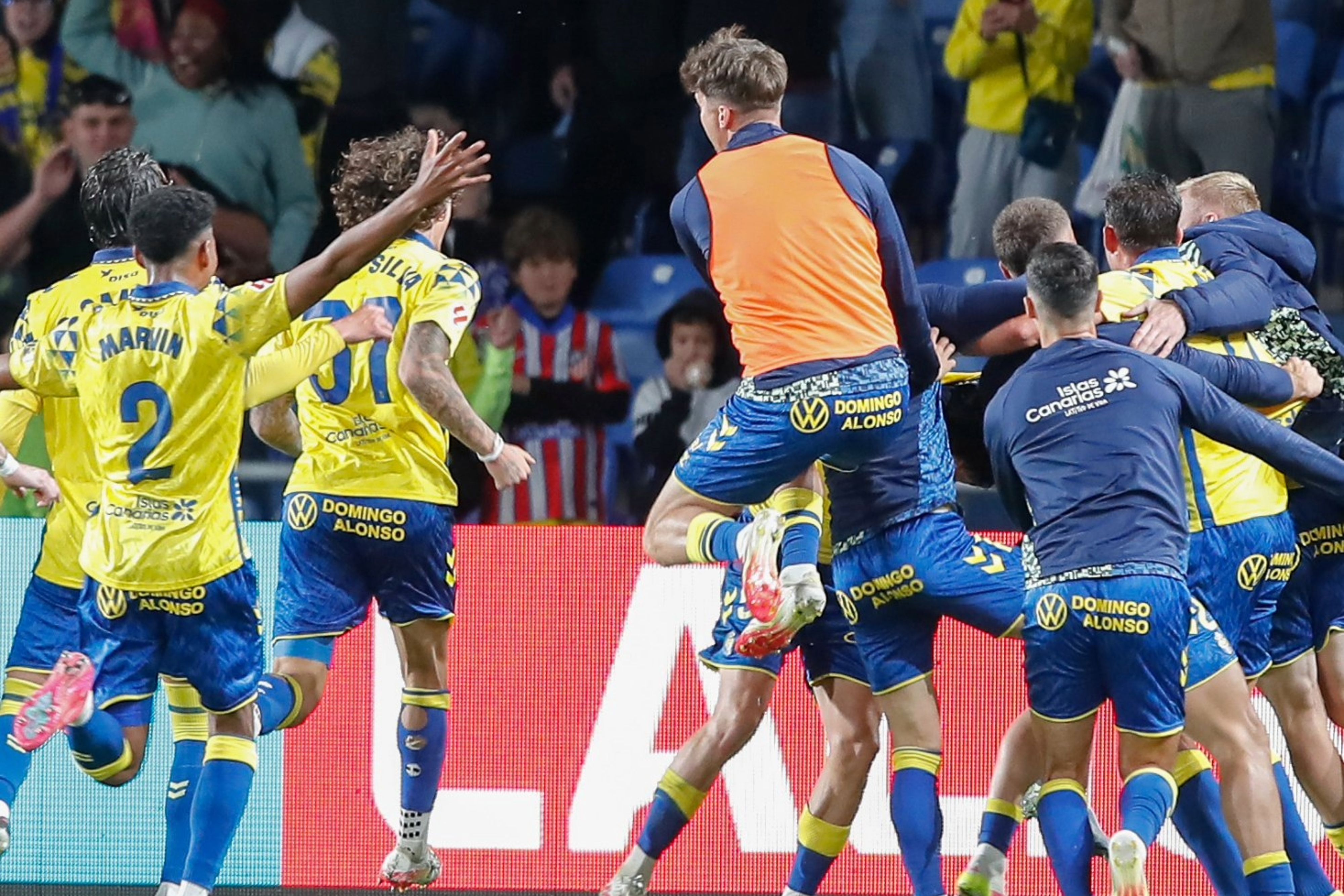 Las Palmas 1-0 Atlético de Madrid: Los colchoneros dicen adiós al título y los canarios salen del descenso