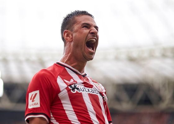 Guruzeta, con Aritz Aduriz en la cabeza