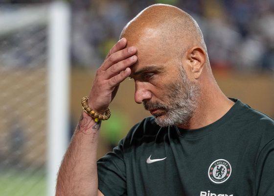 Maresca la lía en rueda de prensa