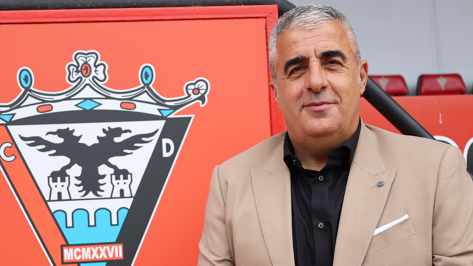Alfredo Merino asume la culpa en el Mirandés tras los despidos de Fran Justo y Jesús Galván