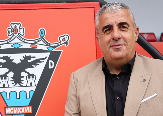 Alfredo Merino asume la culpa en el Mirandés tras los despidos de Fran Justo y Jesús Galván