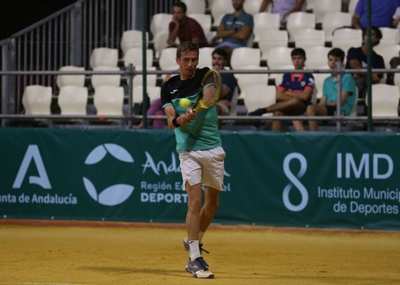 Coppejans gana el duelo de campeones y Zapata avanza con fuerza en la Copa Sevilla de Tenis