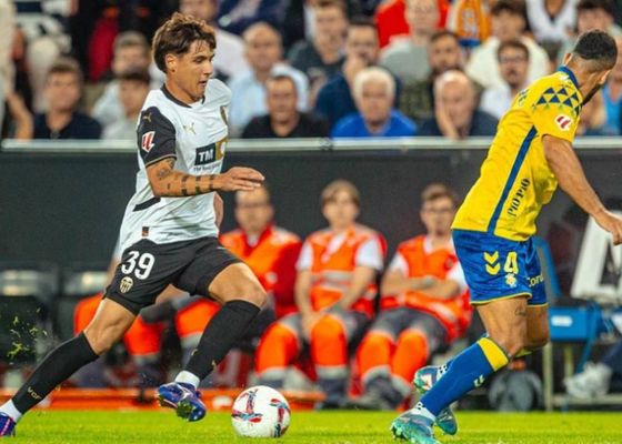 Dos fichajes del Valencia, con ofertas para salir a Segunda división
