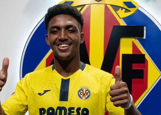 El Villarreal hace oficial al sustituto de Foyth y su segundo fichaje tras Alfon: Alex Freeman