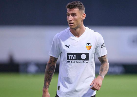 Pregunta por Raba, en la rampa de salida del Valencia, pero dice 'no' a Segunda división