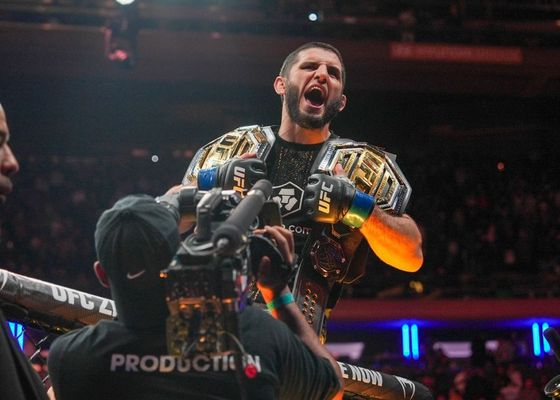 Makhachev se aleja de Ilia Topuria en la UFC