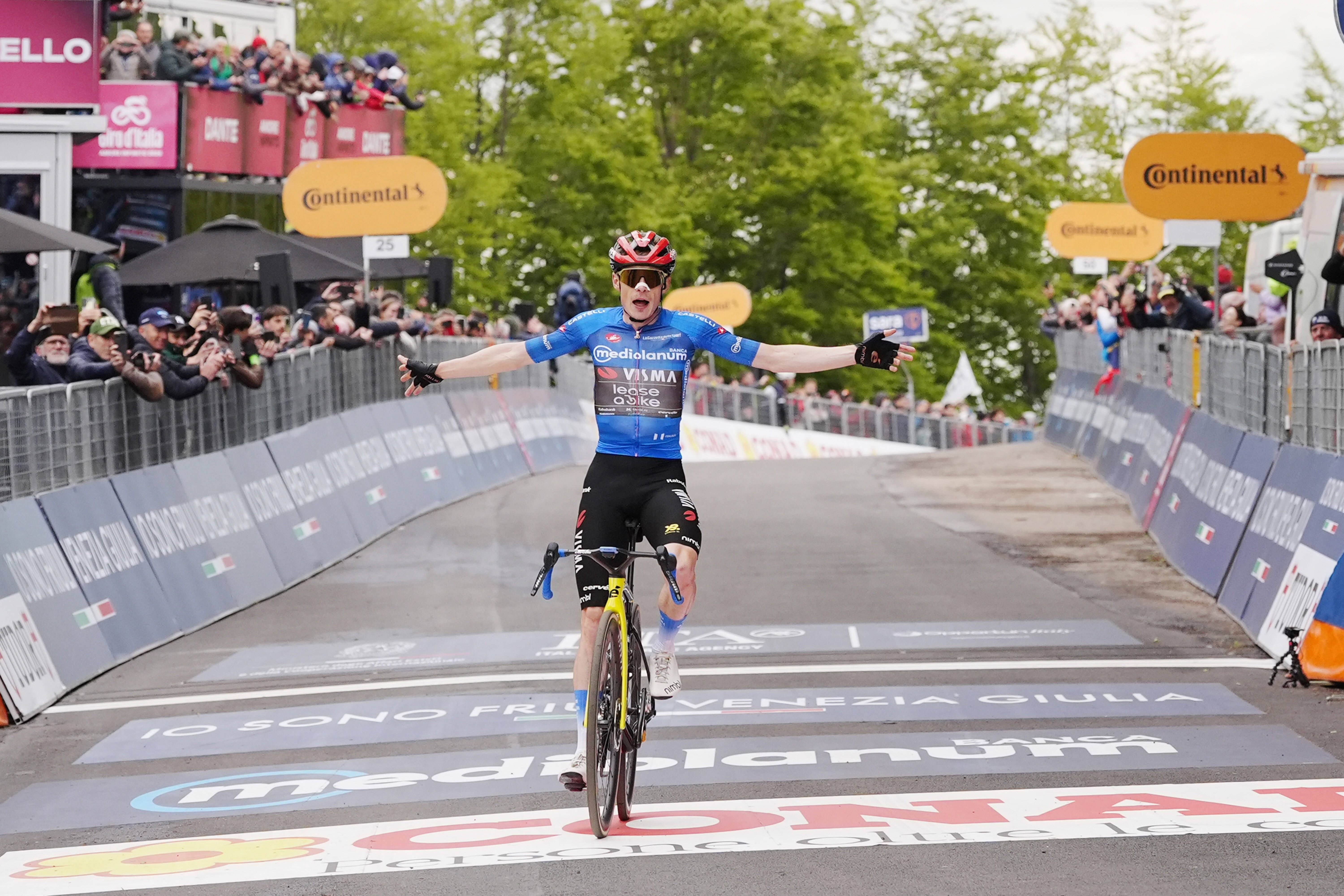 Jonas Vingegaard no hace amigos en el Giro de Italia