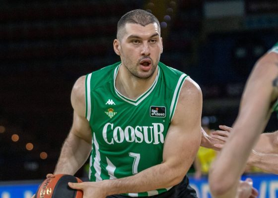 El Covirán Granada hurga en la herida del Baloncesto Sevilla