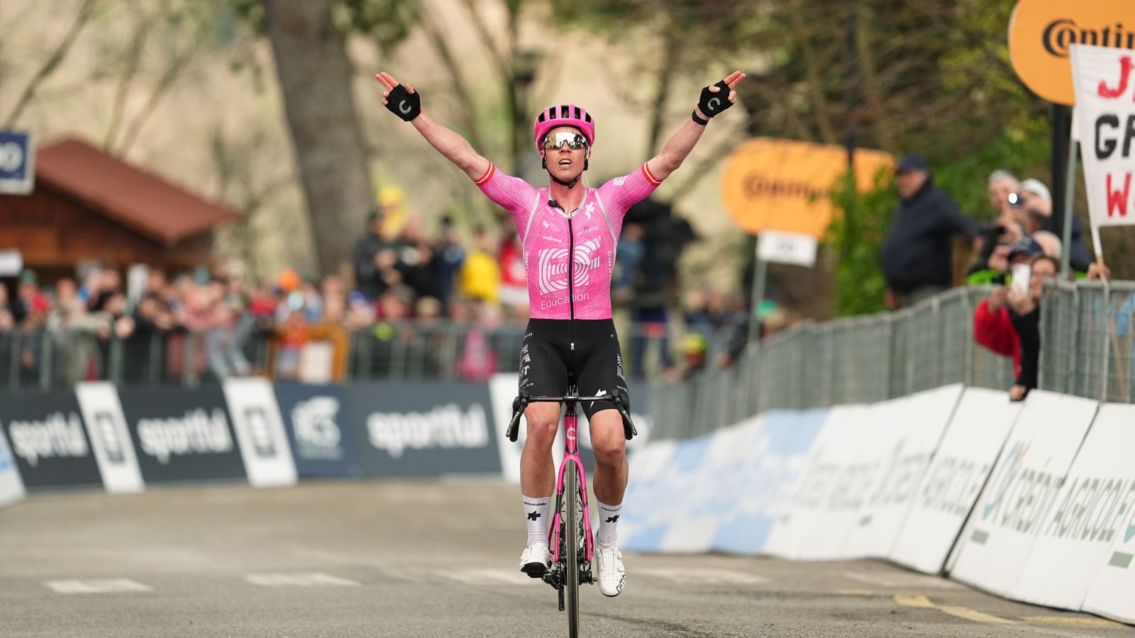 Valgren da el golpe, Del Toro festeja y el Movistar Team se queda con la miel en los labios