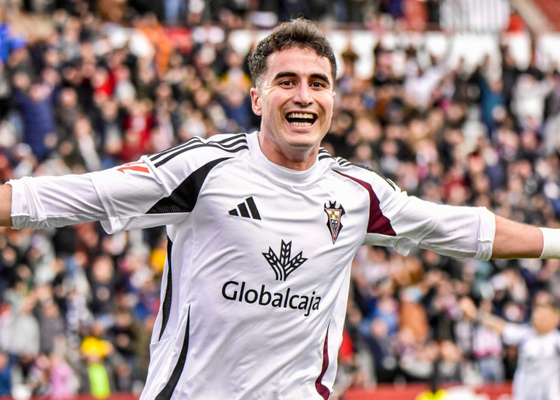 Varios equipos de Primera División y del extranjero se vuelven a interesar por Jon Morcillo