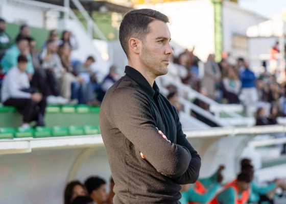 El Betis hace oficial la destitución de Javi Medina, entrenador del Betis Deportivo; Dani Fragoso, su sustituto