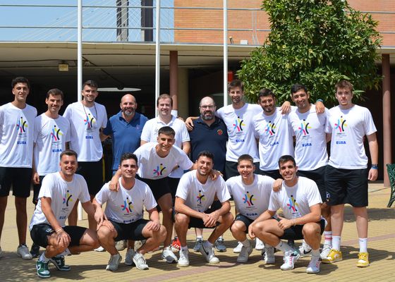 El equipo de baloncesto de la US, rumbo a Polonia