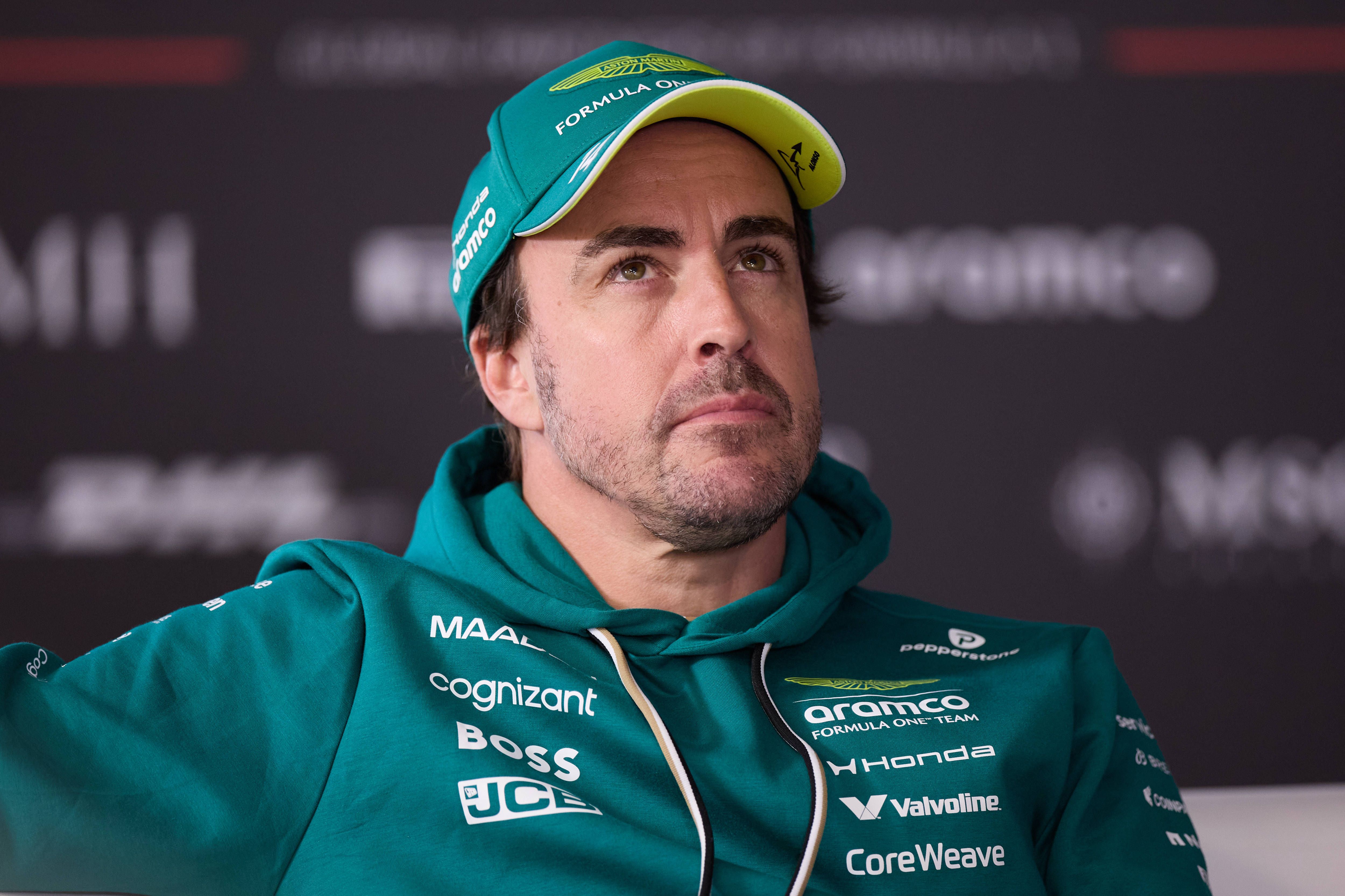 Fernando Alonso exprime el AMR26 pero el motor Honda no aguanta