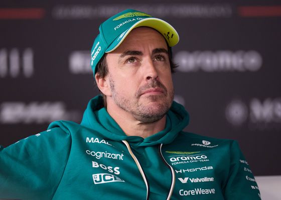 Fernando Alonso exprime el AMR26 pero el motor Honda no aguanta