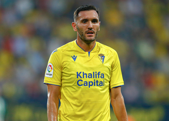 El Cádiz hace oficial el fichaje de Lucas Pérez hasta final de temporada