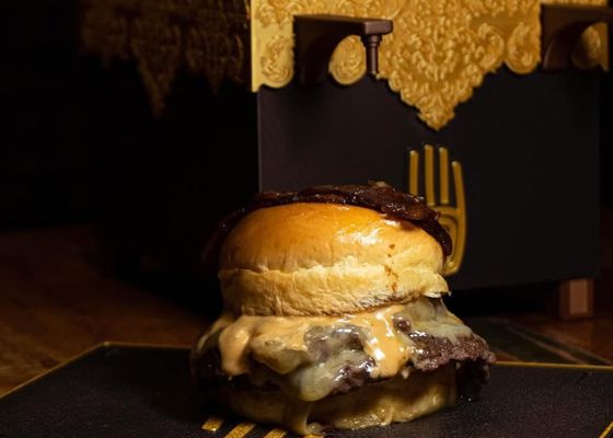 Sevilla tiene su propia hamburguesa cofrade para Semana Santa
