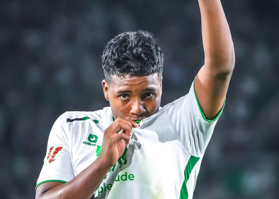 Se muestra interesado en fichar al máximo goleador de Segunda División, Jeremy Arévalo