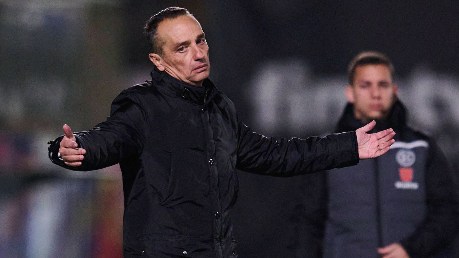 José Luis Oltra, entrenador del Huesca, carga contra sus jugadores: "Son errores impropios de la categoría y del fútbol profesional"