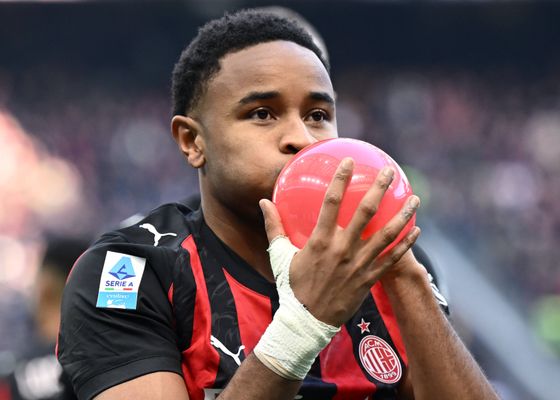 Nkunku descarta abandonar Milán y apunta a ganar títulos con los 'rossoneri': "Nunca consideré irme de aquí"