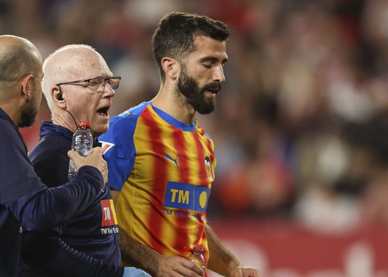 El Valencia recibe buenas nuevas sobre Gayà