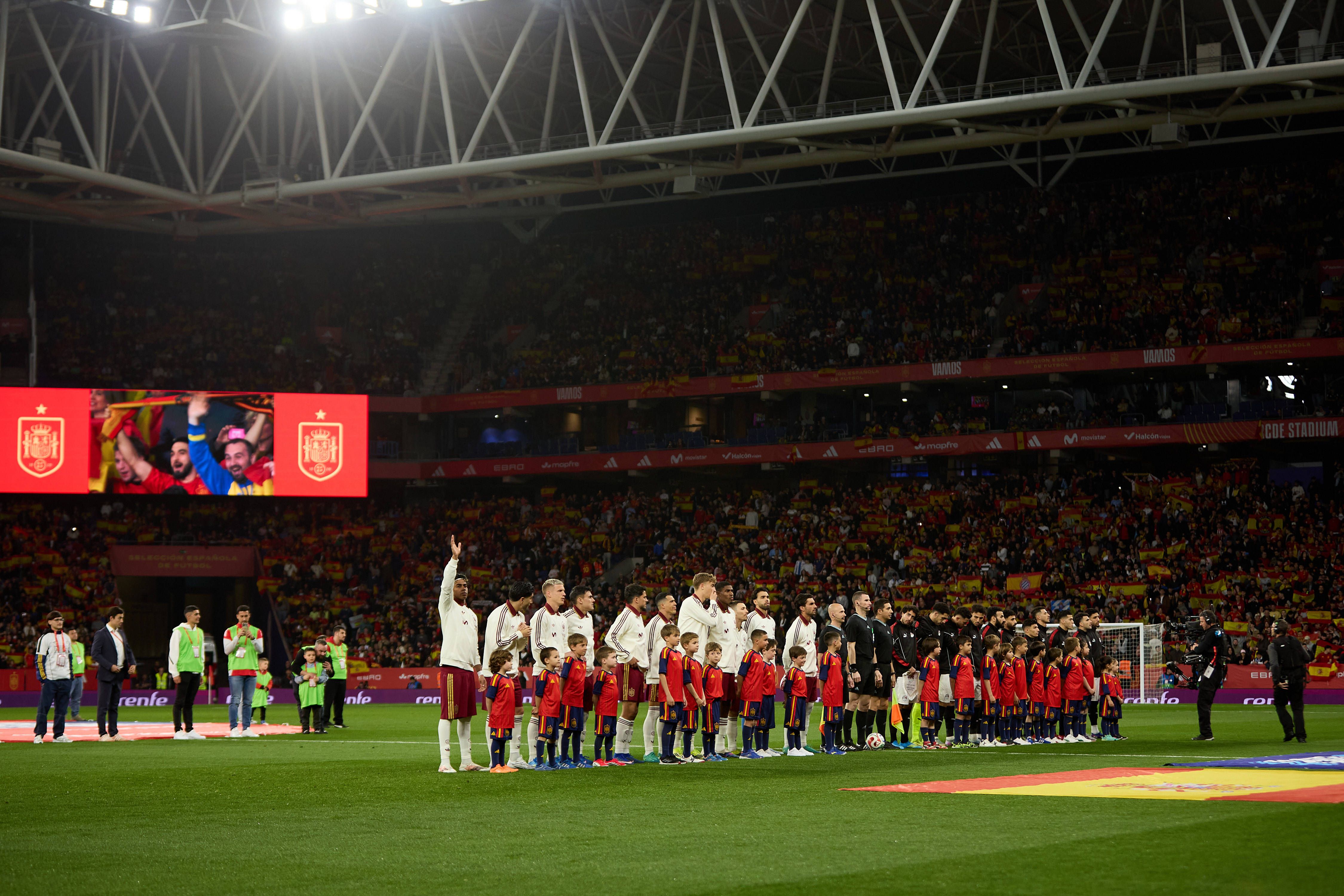La FIFA actúa tras los insultos racistas en el España - Egipto y abre expediente a la RFEF