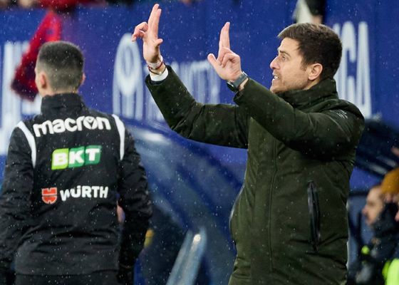Lisci señala al arbitraje tras la eliminación de Osasuna en la Copa del Rey: “En el primer gol de la Real hay una falta clarísima a Rubén”