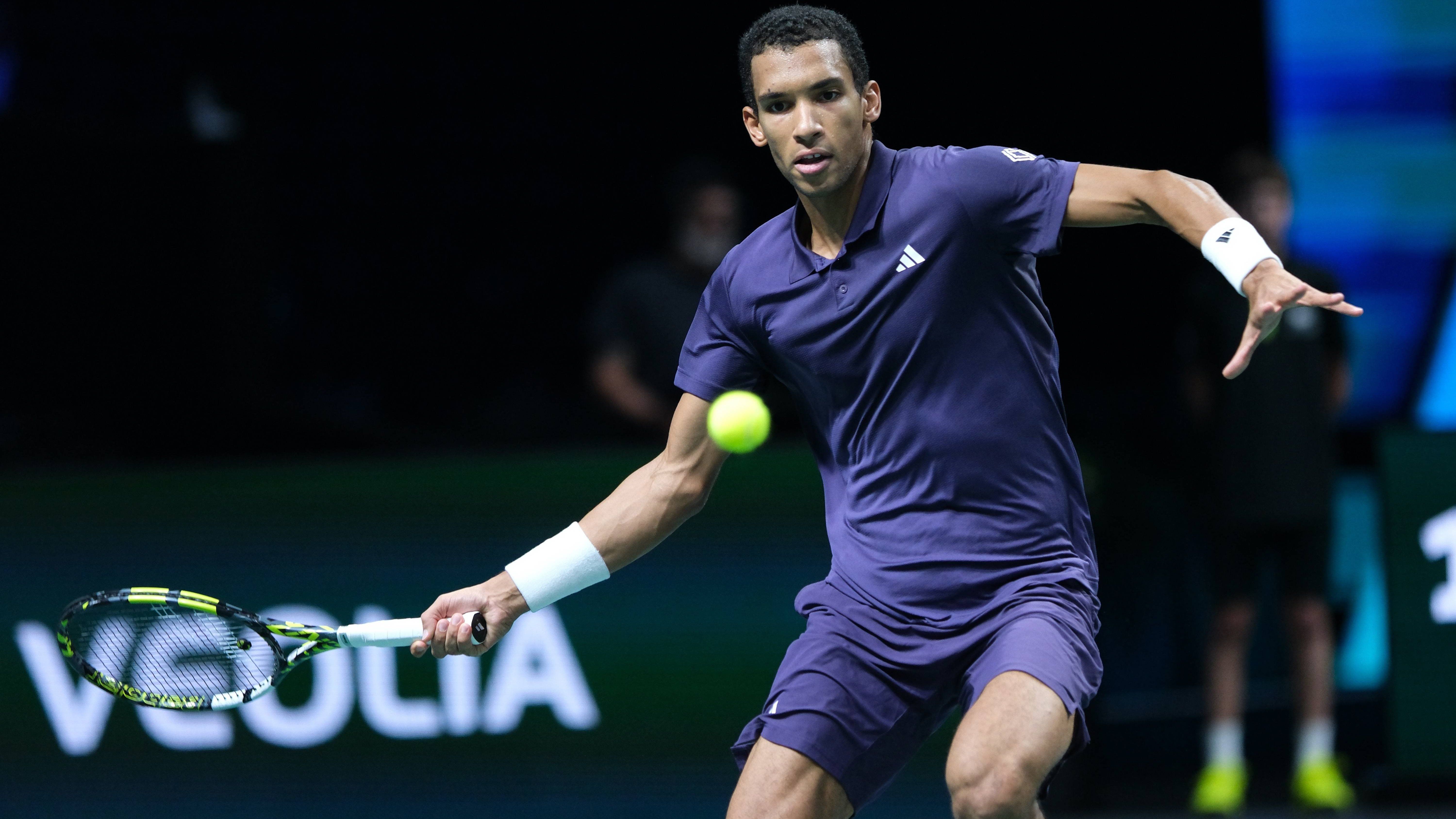 Aliassime le pone fin al sueño de Vacherot en París y está a un paso de las Finals