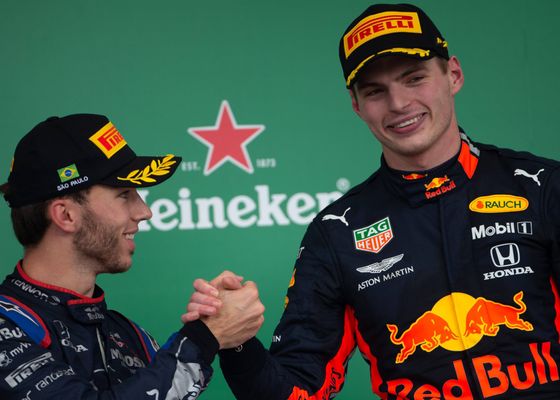 Pierre Gasly confiesa la penitencia de compartir garaje con Max Verstappen