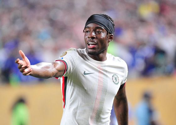 Madueke da el 'sí' al Arsenal y podría abandonar el Chelsea en los próximos dias