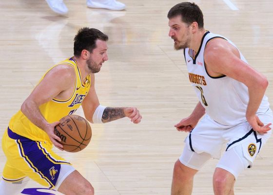 Luka Doncic deja contra las cuerdas a Nikola Jokic