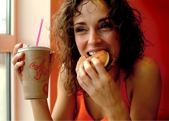 Solo para valientes: el reto de la hamburguesa XXL con premio