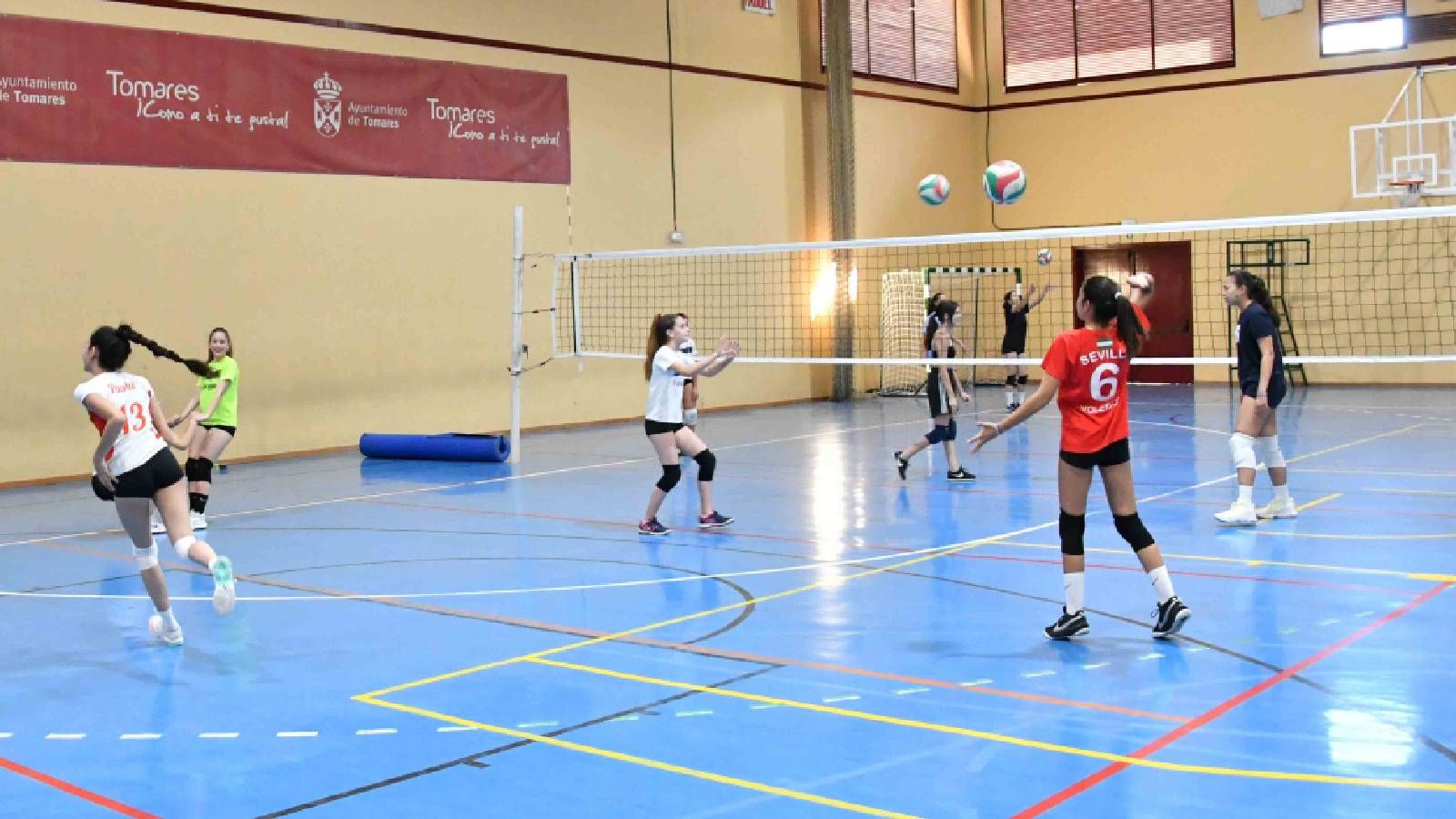 Mairena del Alcor arrasa en la temporada de voleibol de los Juegos Deportivos Provinciales
