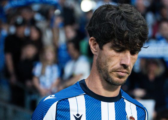 Elustondo se despide de la Real Sociedad: "La Real ha sido mi familia y lo seguirá siendo"