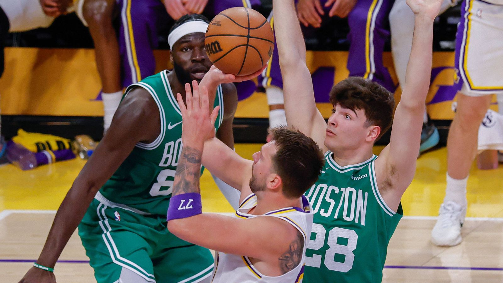 El español Hugo González se lleva un varapalo tremendo con los Celtics en la NBA