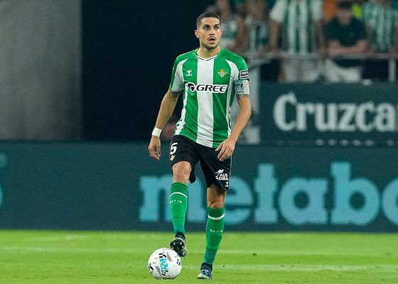 Muchas dudas para la afición del Betis con la pareja de centrales
