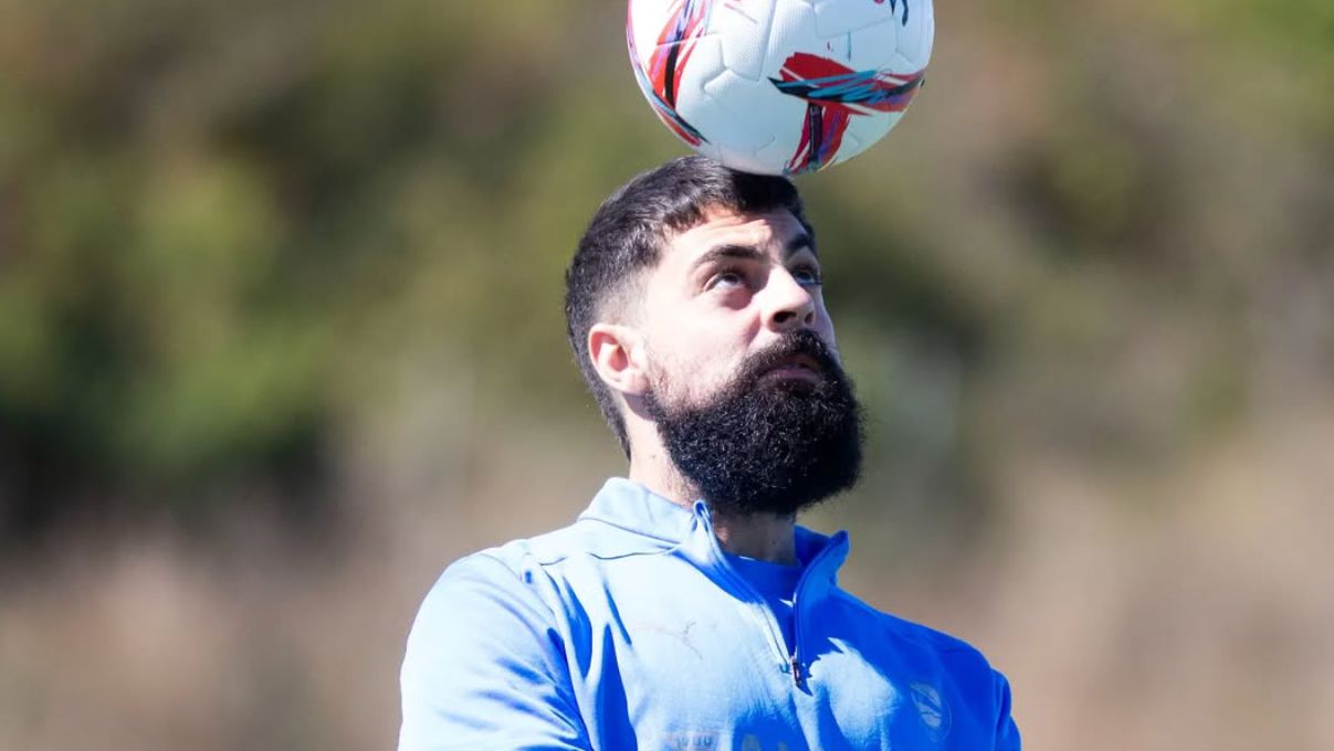Villalibre tratará de convencer a Coudet de que es él el delantero que necesita el Alavés