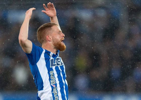 Real Sociedad 1-2 Alavés: El primer derbi con polémica se va para Vitoria