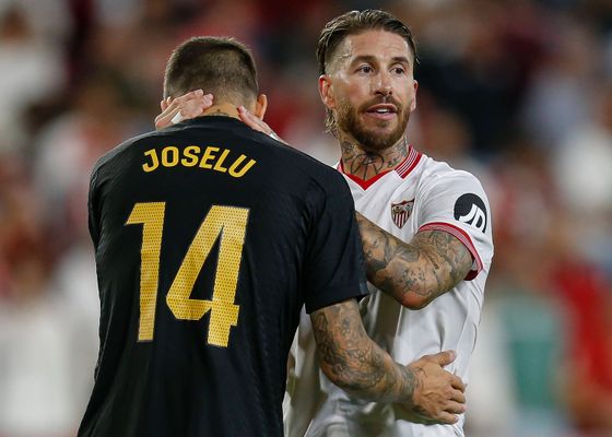 El Sevilla tantea un delantero libre y un portero 'low cost': Joselu Mato y Diego Conde, en la agenda de Cordón 