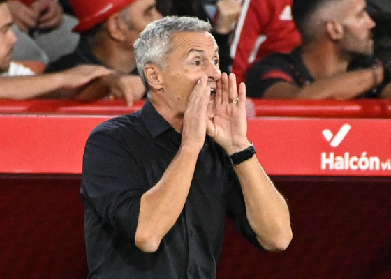Fran Escribá le lleva la contraria a los que pedían su despido