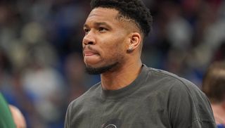 Los Milwaukee Bucks fijan una fecha límite para resolver el futuro de Giannis Antetokounmpo