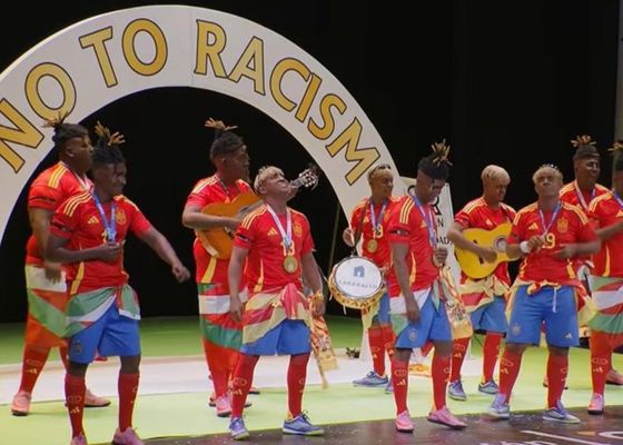 Lamine Yamal, Nico Williams y el Betis no escapan del Carnaval de Cádiz