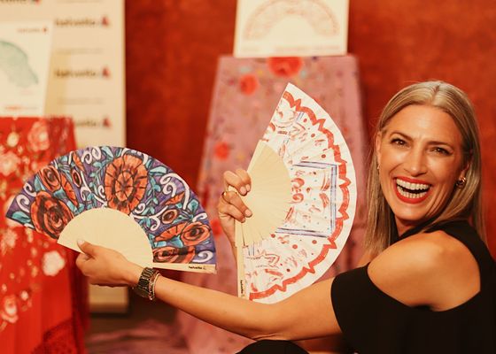 Laura Sánchez presenta el exclusivo Abanico de Helvetia Seguros para la Feria de Abril, diseñado por Pablo Retamero & Juanjo Bernal