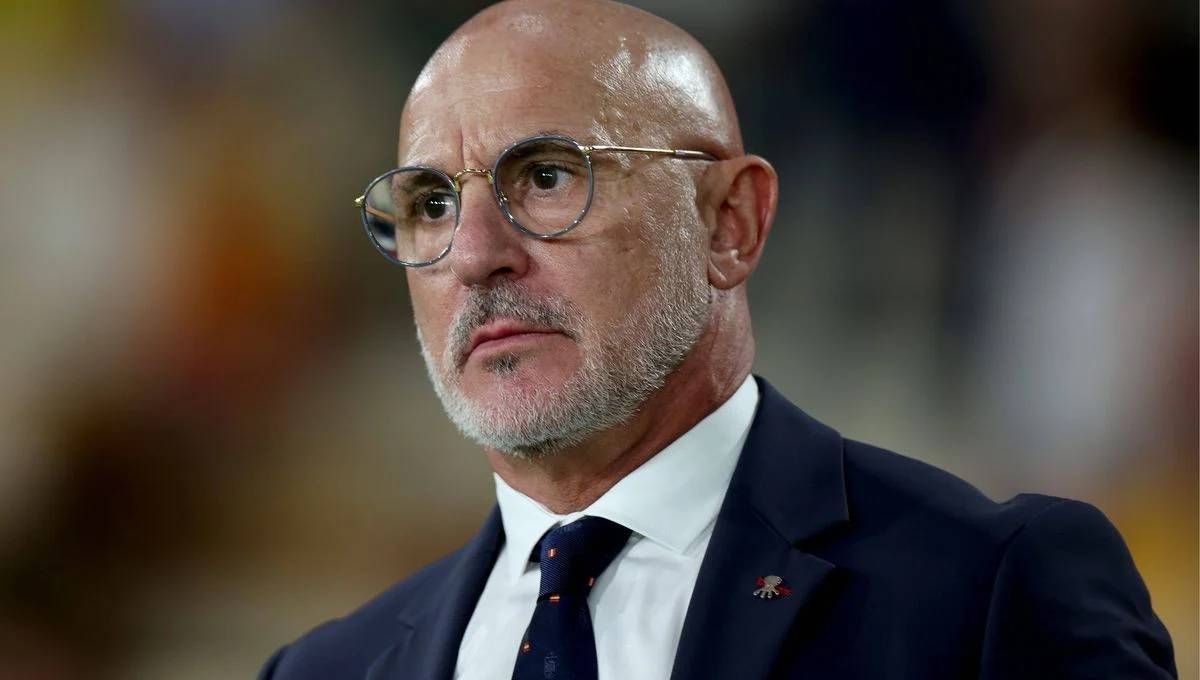 Guiño de Luis de la Fuente a Brahim Díaz y Borja Mayoral