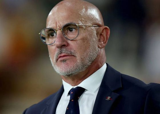 Guiño de Luis de la Fuente a Brahim Díaz y Borja Mayoral