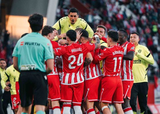 El Almería acelera hacia el ascenso mientras el Mirandés se juega la permanencia en LaLiga Hypermotion