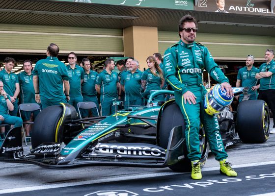 Resumen presentación de Aston Martin F1 | Todas las novedades del nuevo coche de Fernando Alonso diseñado por Adrian Newey