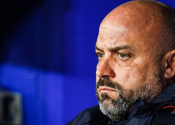 Manolo González, técnico del Espanyol, levanta la bandera de derbi ante el Girona