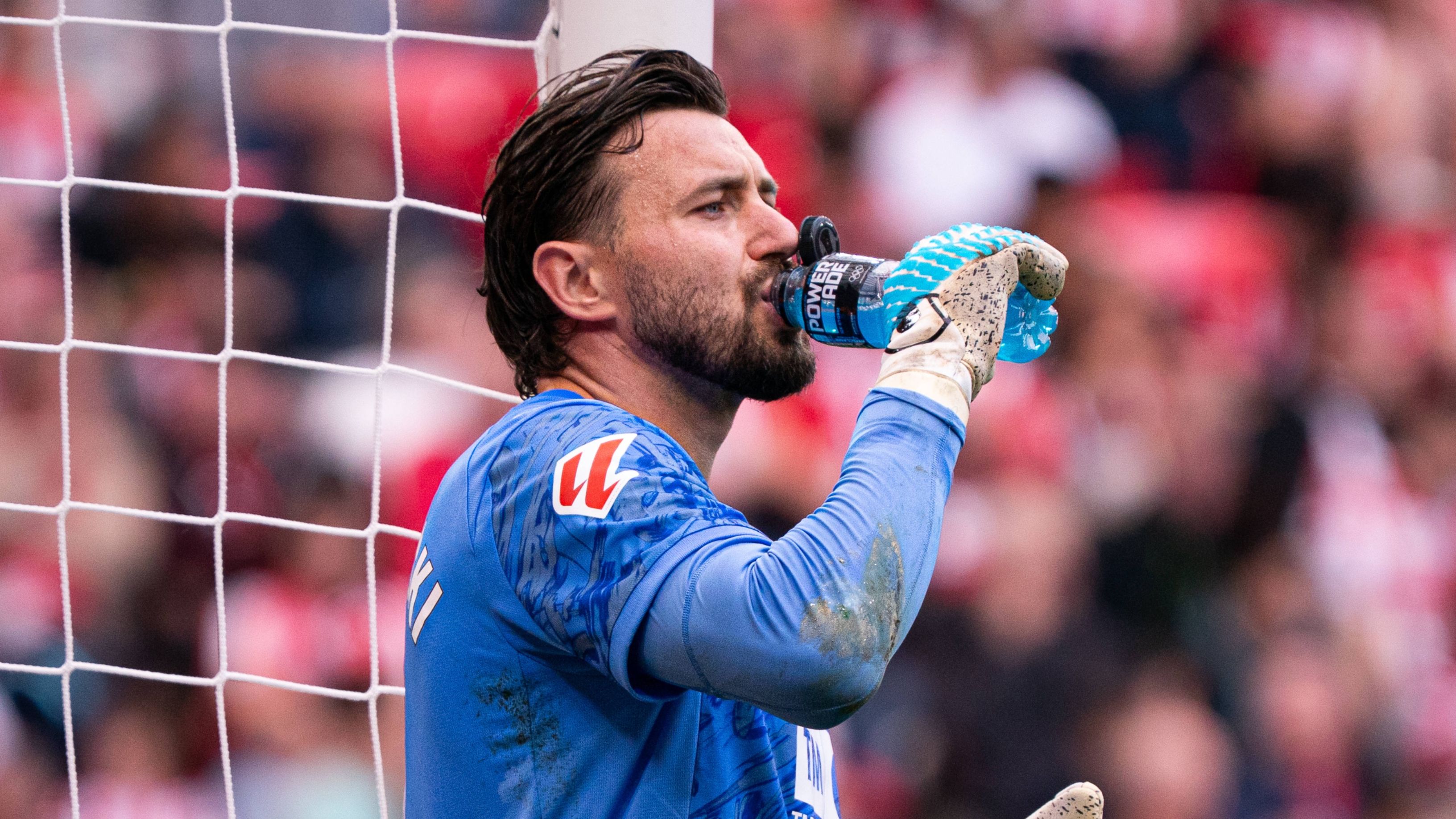 Llamamiento de Dimitrievski a Mestalla: "Tenemos ganas de celebrar con la afición y cantar"