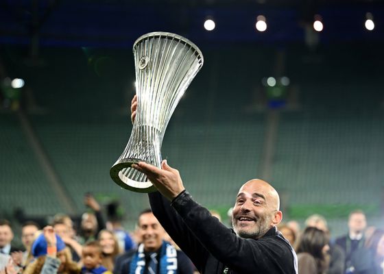 El Sevilla no duda en felicitar a Maresca por su título ante el Betis